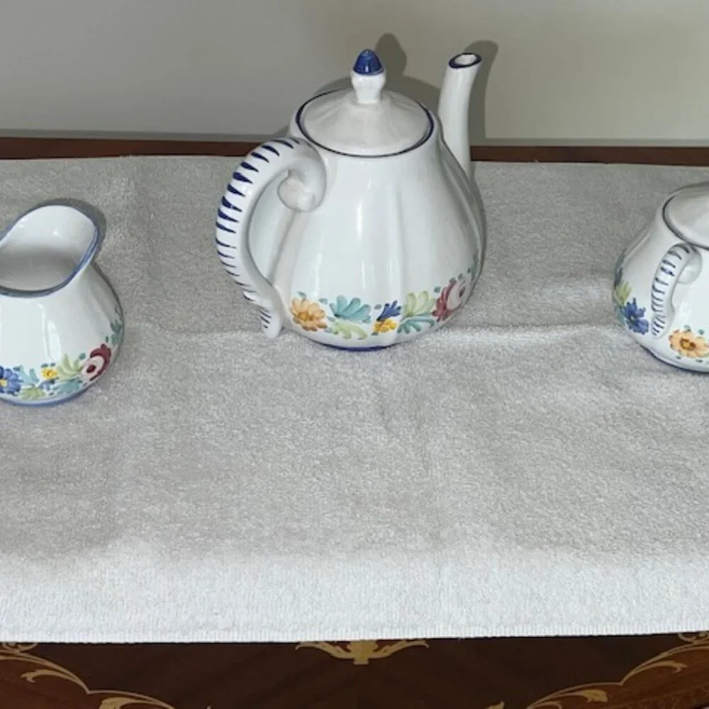 Williams-Sonoma Teapot, Sugar and Creamer set